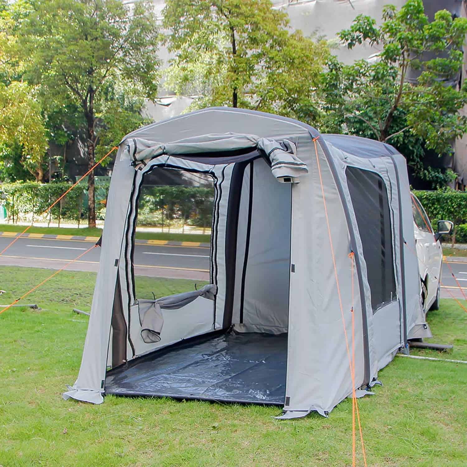 Inflatable car outlet tent